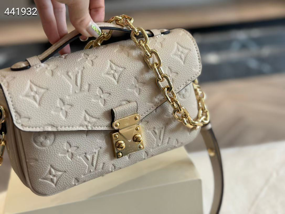 Louis Vuitton Pochette Metis Empreinte